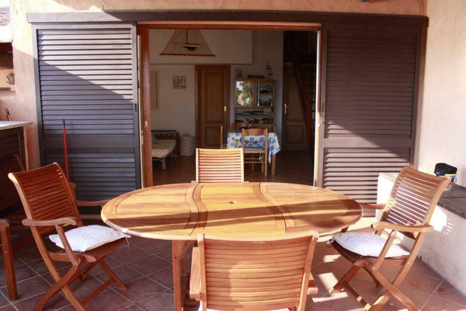 Casa Mughetto R5055 Seafront, Private Sea Access, Swimming Pool Villa La Maddalena  Kültér fotó